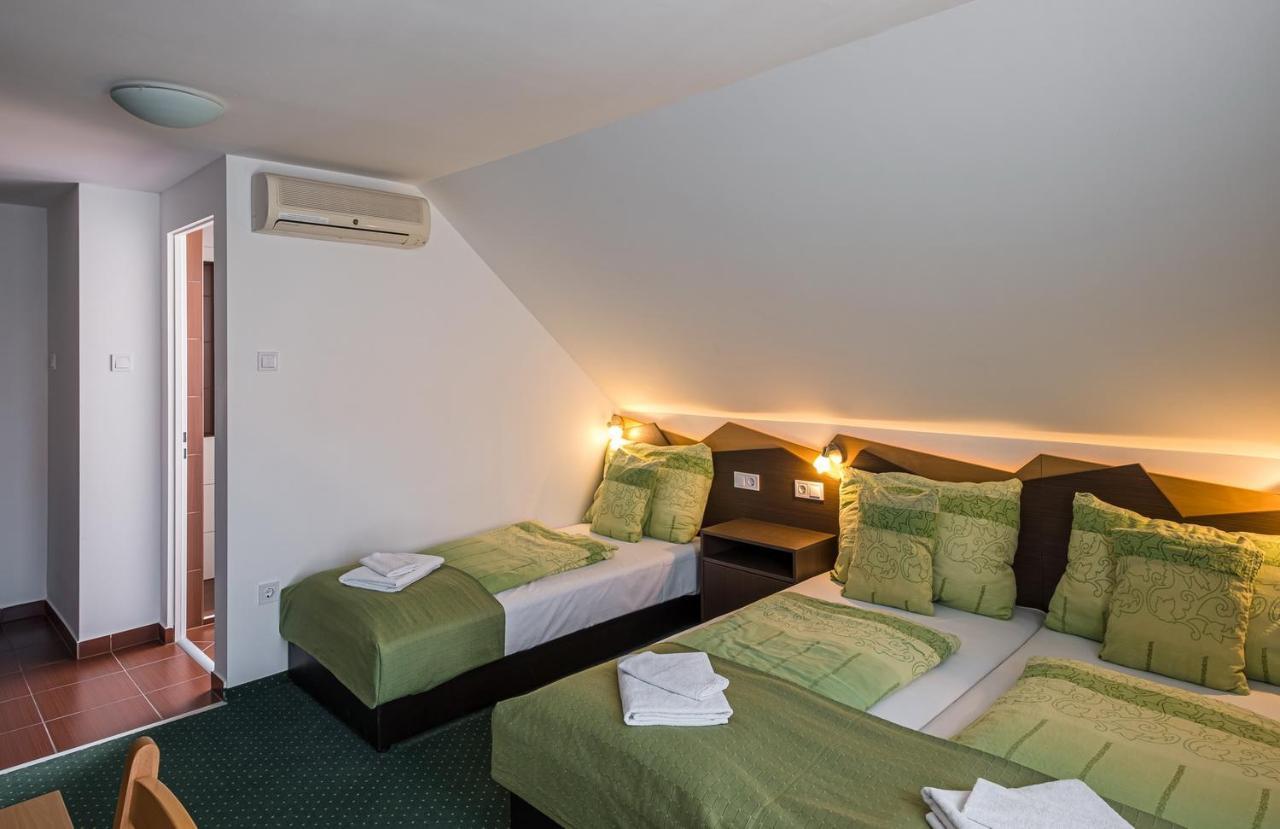Babi Guesthouse - Babi Vendeghaz Balatonfured Luaran gambar