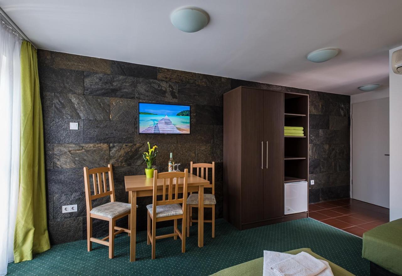 Babi Guesthouse - Babi Vendeghaz Balatonfured Luaran gambar
