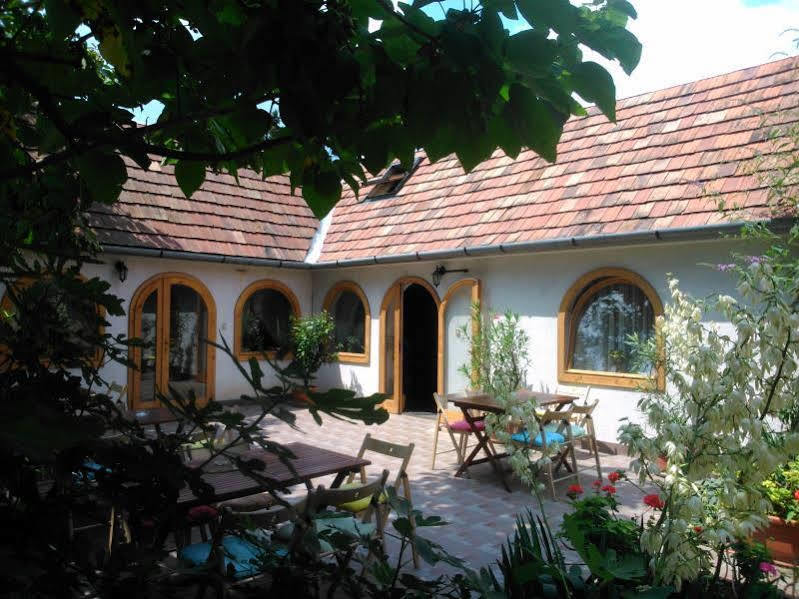 Babi Guesthouse - Babi Vendeghaz Balatonfured Luaran gambar